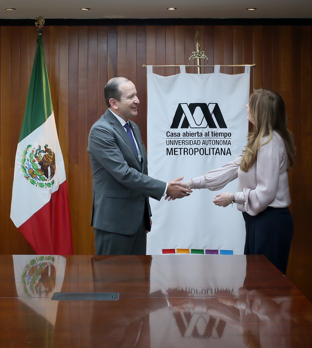 lauammx's tweet photo. El Rector General, Dr. Gustavo Pacheco López, sostuvo un encuentro con Sofía Izé Ludlow, directora de Fundación BBVA y Horacio Chavira. 

Durante la reunión se presentó el programa Becas Leonardo, dirigido a investigadores científicos, desarrolladores tecnológicos y creadores culturales de entre 30 y 45 años.

Una iniciativa que impulsa el talento, la innovación y la creación en distintas áreas del conocimiento.

#UAM #SoyUAM #FundacionBBVA @FundacionBBVA