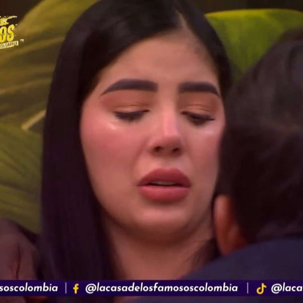 zorellt's tweet photo. Ve, esa no es la misma que lleva toda una semana de alzada y alebrestada, tratando mal a la gente, creyéndose la dueña y señora de la casa, feliz de la vida con marido ajeno. No le creo ni una sola lágrima 🤣 https://t.co/bwG5f0XLR4