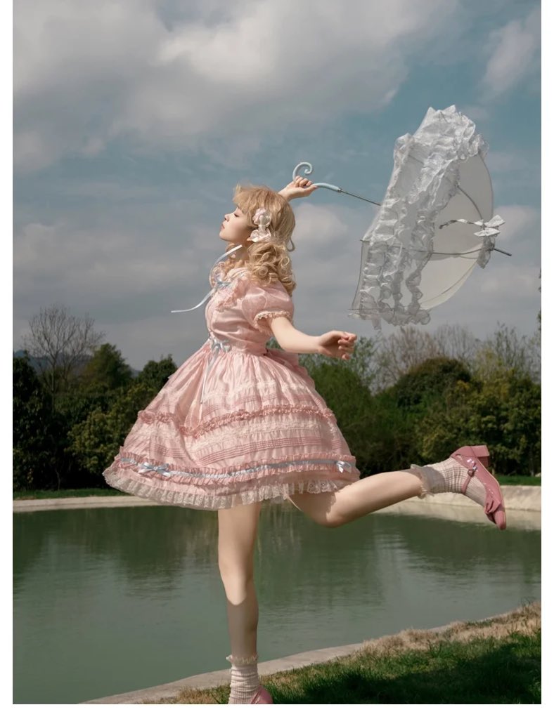 lolitakawaii_GO's tweet image. Soft girl summer in my favorite blue &amp;amp; pink 💗💙🌸
Just a girl, her frills, and a sunny day by the water 🌿☔

Shop now: lolitakawaii.com/products/the-s…

#LolitaFashion #PastelAesthetic #SoftGirl #OOTD #FairyTaleVibes