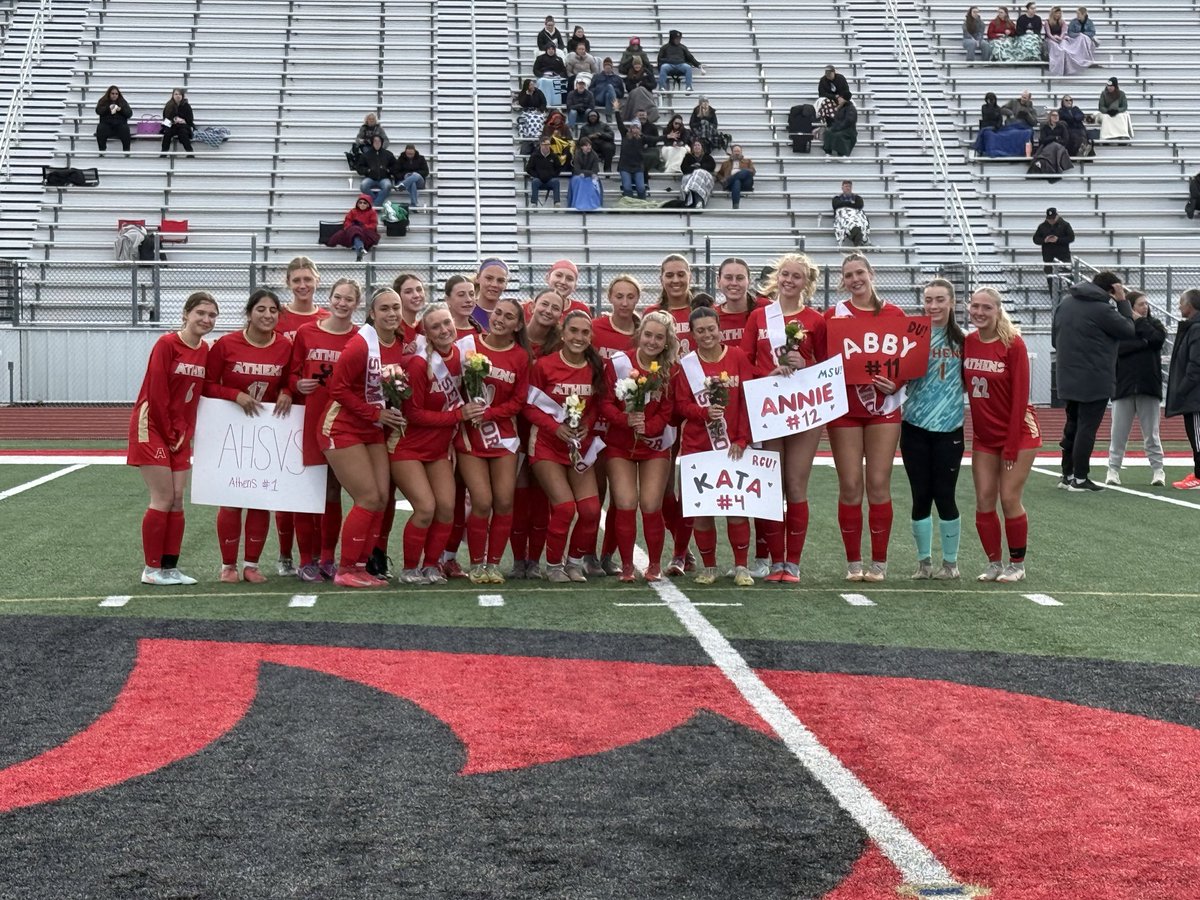 AthensSoccer's tweet image. Varsity beats Royal Oak 4-0 on Senior and Parent night.

Goals: Cotta (2), Marx, Wressell
Assists: Greaves, Dzebo, Waldron (2)
SO: Gelement/Brown

JV falls to Royal Oak 5-0

#GoHawks