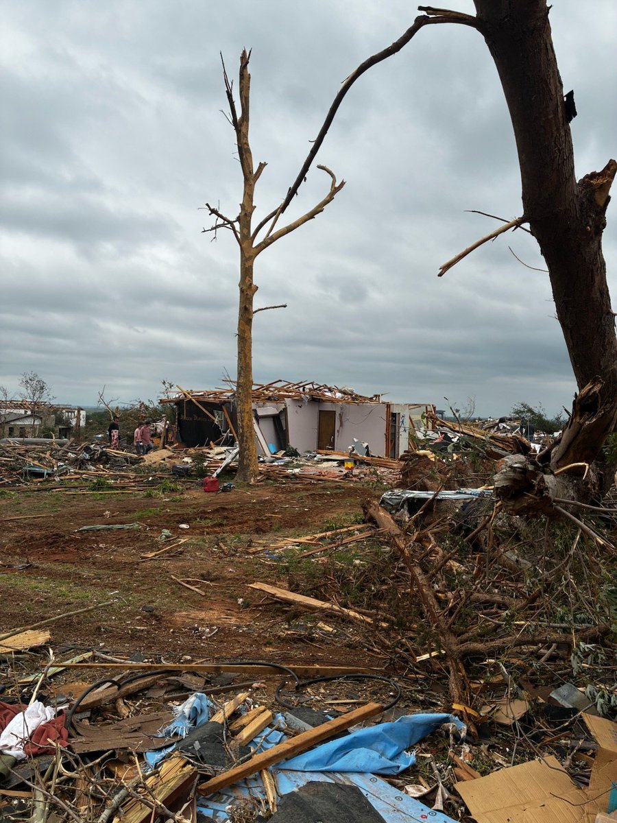 OKTornadoDB's tweet photo. Here are 4 more Enid EF4 images from our #TeamOK deployment to the area. https://t.co/R3BOBhX9UR