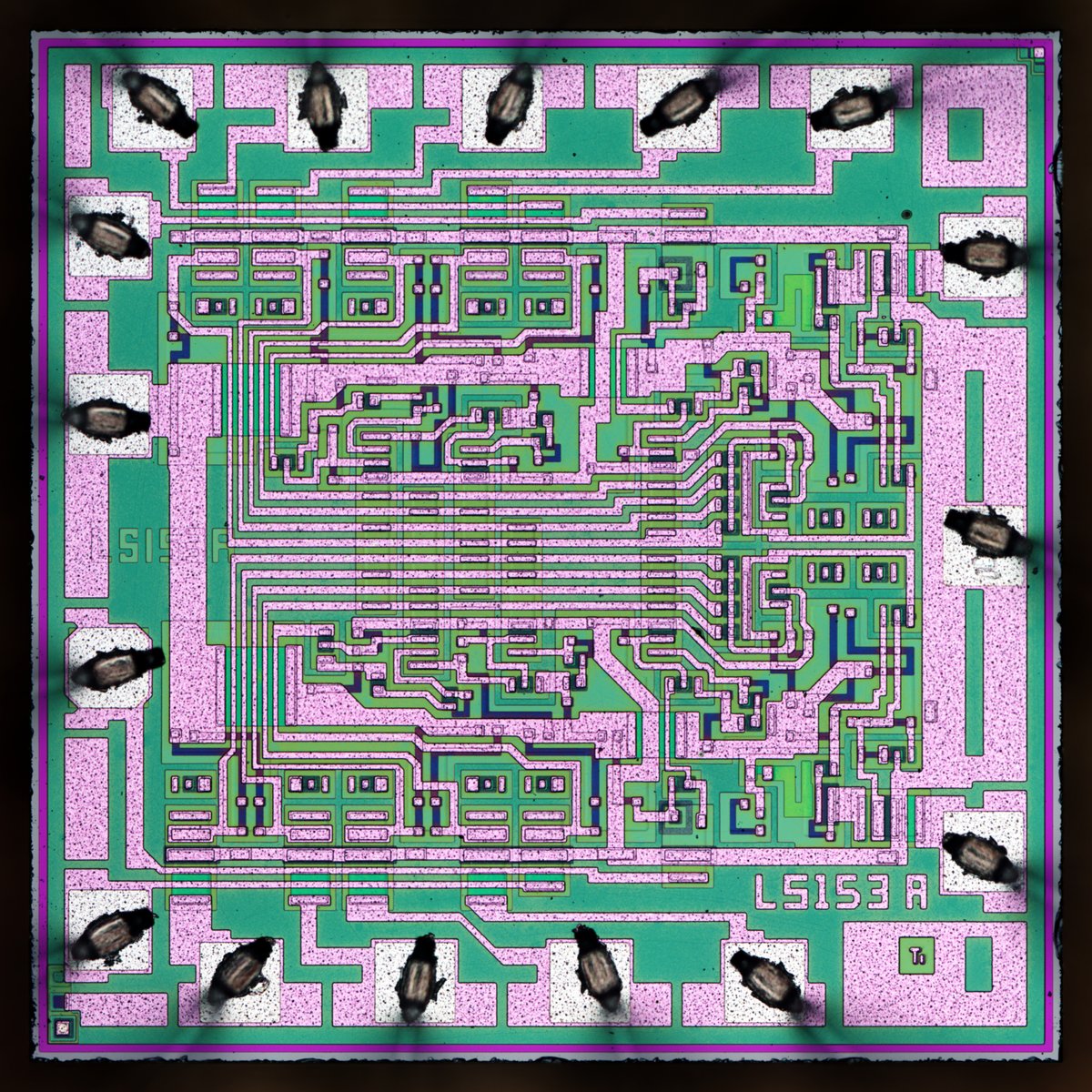 Zeptobars's tweet image. Ti 54LS153 - Dual 4→1 Data Selectors/Multiplexers : weekend die-shot zeptobars.com/en/read/Ti-54L… via @Zeptobars @TXInstruments #electronics #microscopy