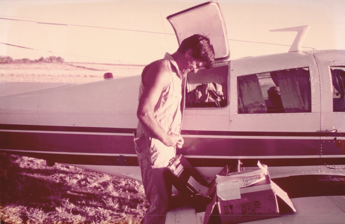 rftte's tweet image. A REMARKABLE LIFE. VALE. DAVID BRADLEY: The original Flying Vet. Just about everyone who crossed paths with him has a story, whether it was working alongside him or seeing the care he gave their animals. He’ll be missed, obituary: rfttejobs.news/FlyingVet #vale #agriculture #rip