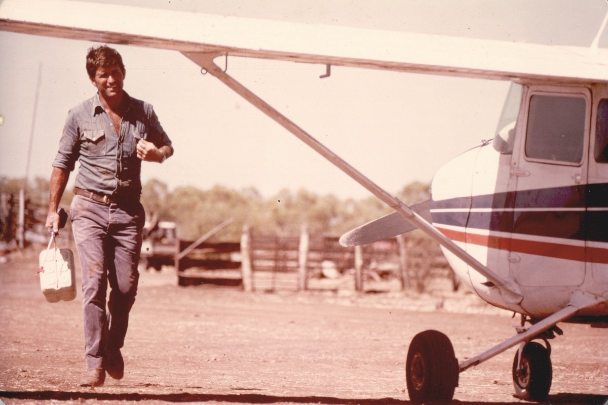 rftte's tweet image. A REMARKABLE LIFE. VALE. DAVID BRADLEY: The original Flying Vet. Just about everyone who crossed paths with him has a story, whether it was working alongside him or seeing the care he gave their animals. He’ll be missed, obituary: rfttejobs.news/FlyingVet #vale #agriculture #rip