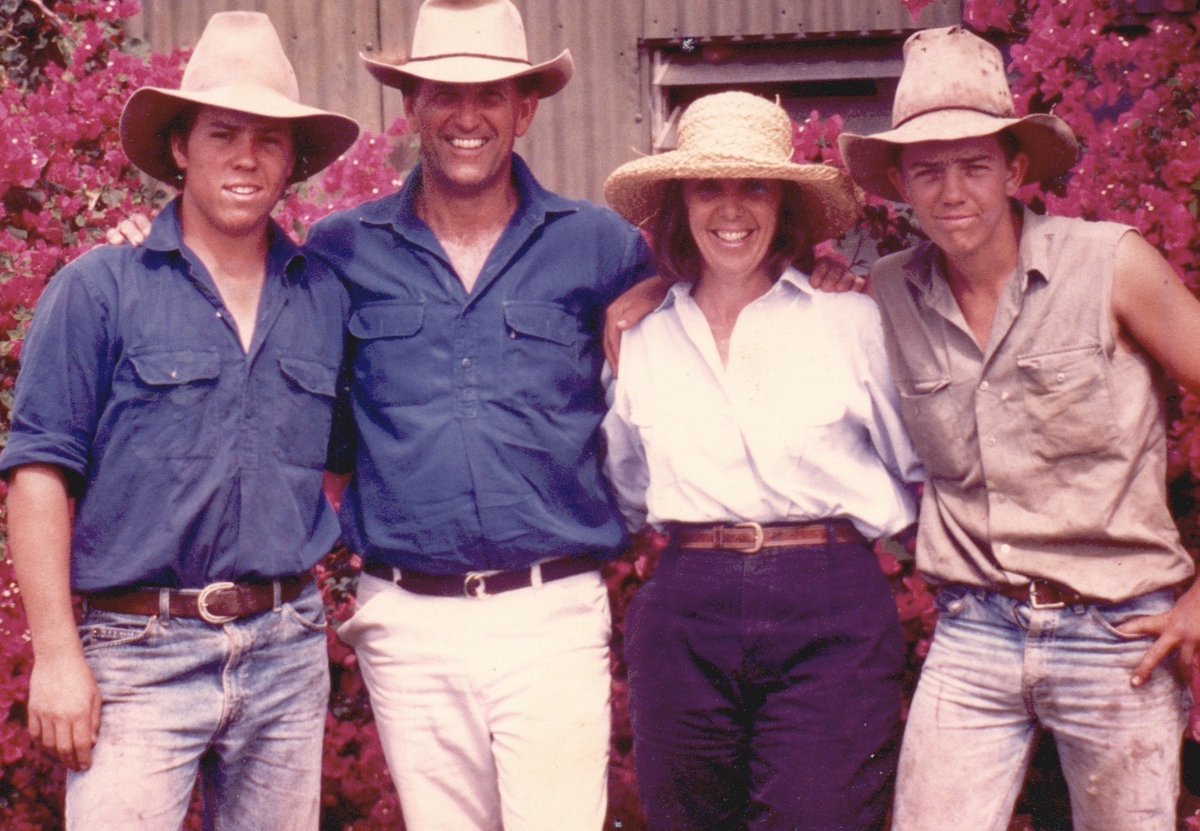 rftte's tweet image. A REMARKABLE LIFE. VALE. DAVID BRADLEY: The original Flying Vet. Just about everyone who crossed paths with him has a story, whether it was working alongside him or seeing the care he gave their animals. He’ll be missed, obituary: rfttejobs.news/FlyingVet #vale #agriculture #rip
