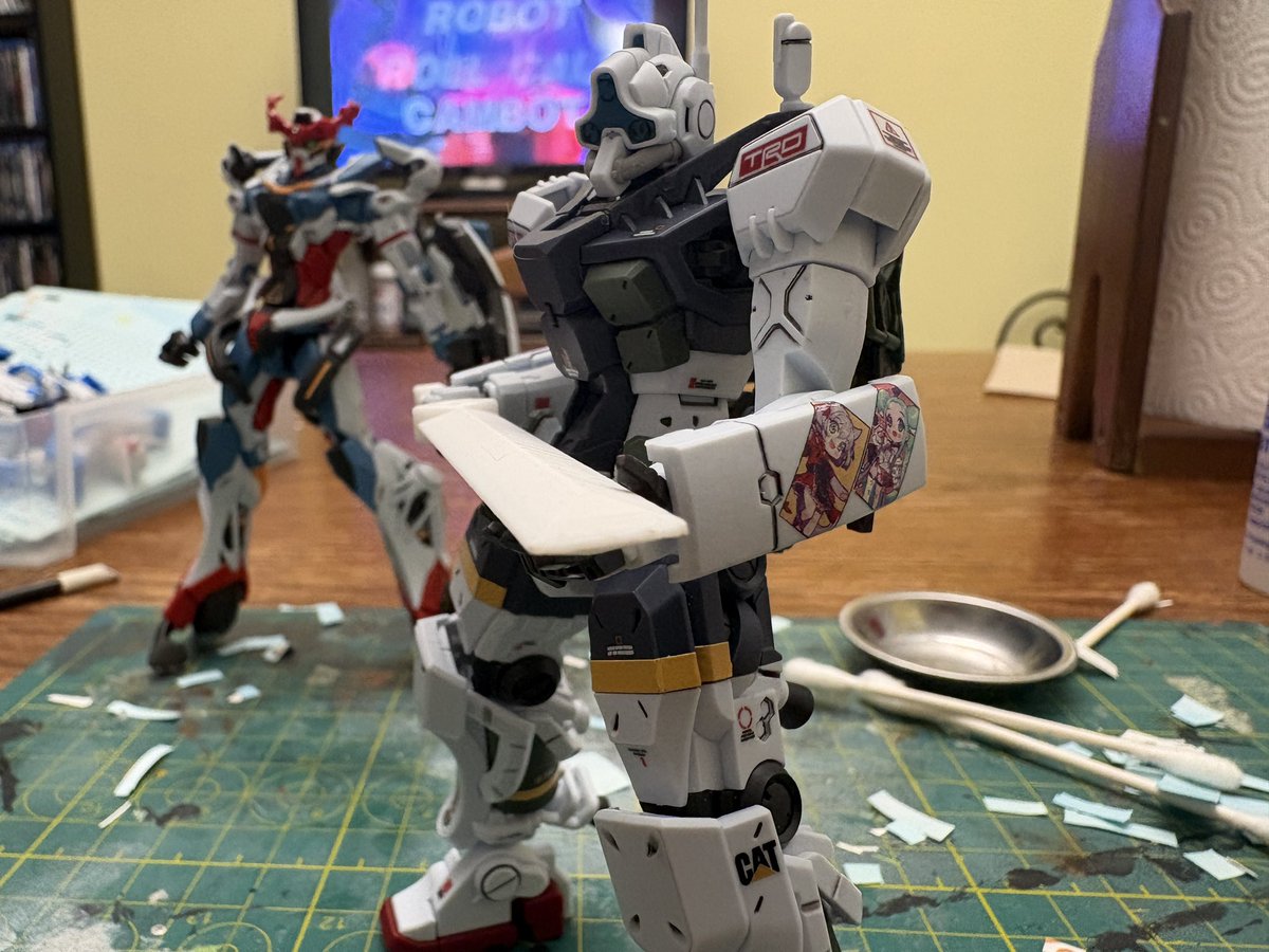 Zackfig's tweet photo. Working on more gunpla itasha — this time featuring Naki and Sumi (art by @cipichama) 

#NakiPaint #SumiDoArt https://t.co/LEny3Yh1U2