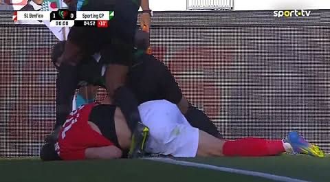 O mesmo  que não viu isto continua a ser VAR livremente nos jogos do Benfica e por aí fora.