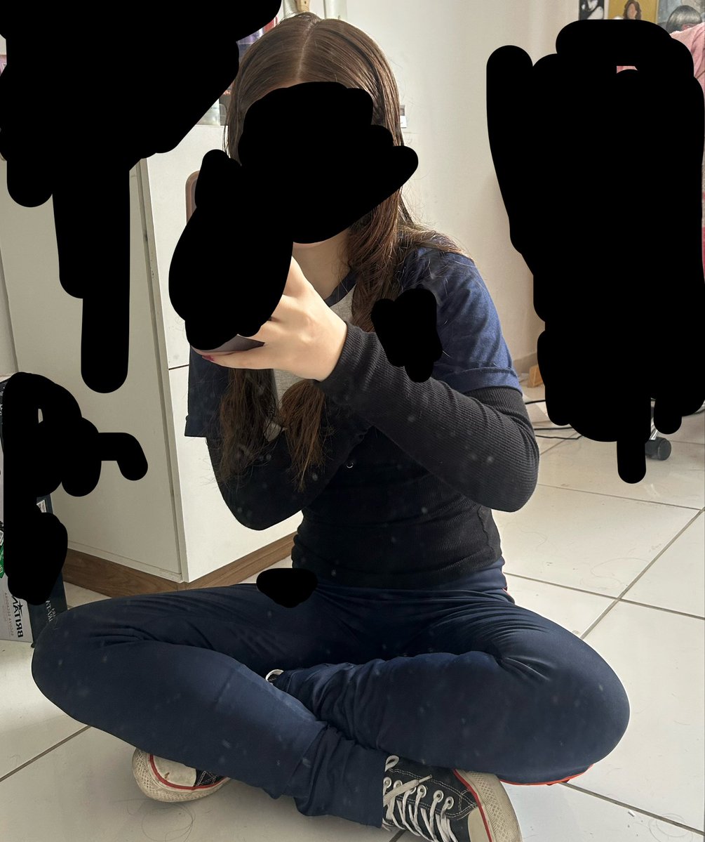 sentei no chão na frente do espelho e pensei “hm isso daria um bc legal” tá aí