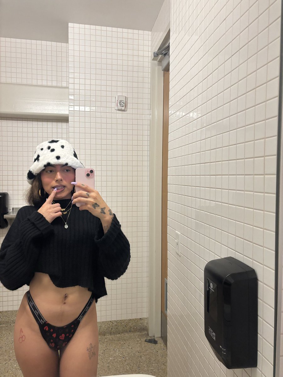 angeltheeeee's tweet image. 🖤 #latina #body