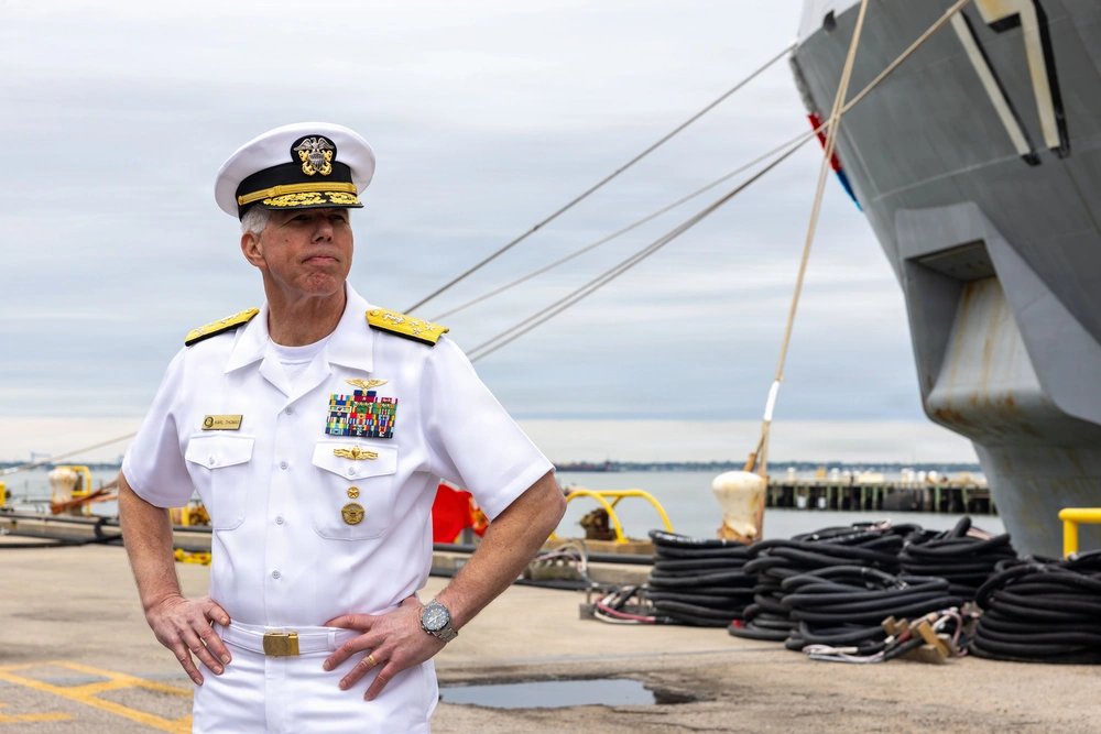 SA_Defensa's tweet image. 📍Norfolk, #UnitedStates (🇺🇸)

The USS San Antonio (LPD-28) has finally returned to NS Norfolk following her 249-day deployment to the Caribbean Sea as part of the Iwo Jima ARG.

She had quite a lively deployment... Venezuela, Hurricane Melissa, Cartel boats, exercises...