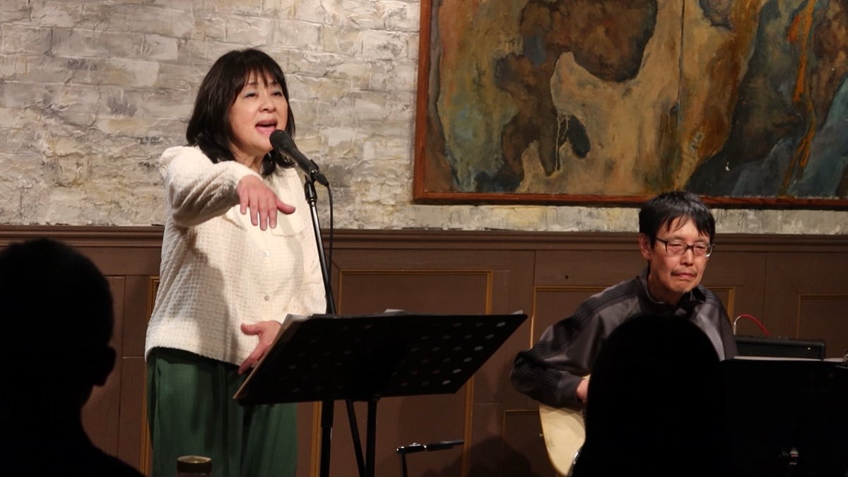 Ntakumin2014's tweet photo. 「Waltz for April」小川美潮 / 江藤直子/ 大津 真@FJ's。久しぶりのユニットだが、2年以上振りとは思わなかった。全体的に"ぼんやり"がテーマのライブ、だったっけ？よく思い出せない 笑。会場は盛況、凄く楽しいライブ。演者の人柄とオーディエンスの温かさを感じました。なんつって｡｡ https://t.co/VzLbiN6Lbv