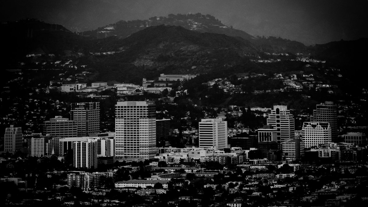 james__smile's tweet image. Calfornication🏙️ #california #blackandwhitephotography #buildings #photography