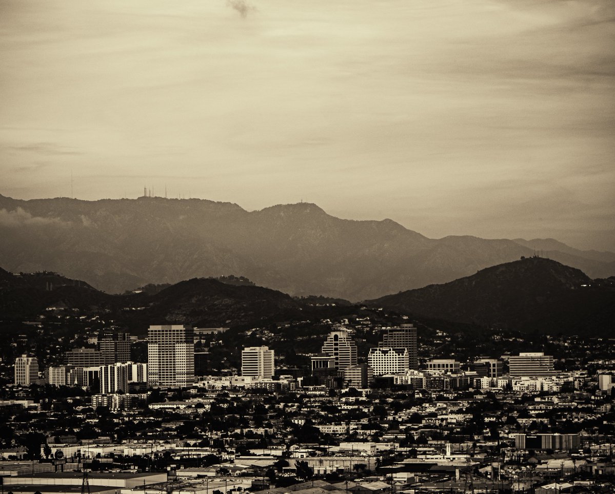 james__smile's tweet image. Calfornication🏙️ #california #blackandwhitephotography #buildings #photography