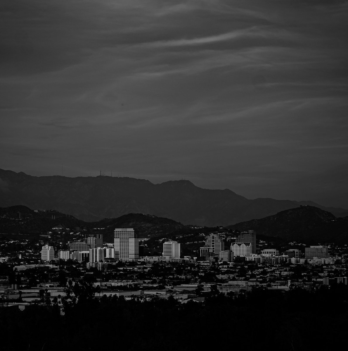 james__smile's tweet image. Calfornication🏙️ #california #blackandwhitephotography #buildings #photography