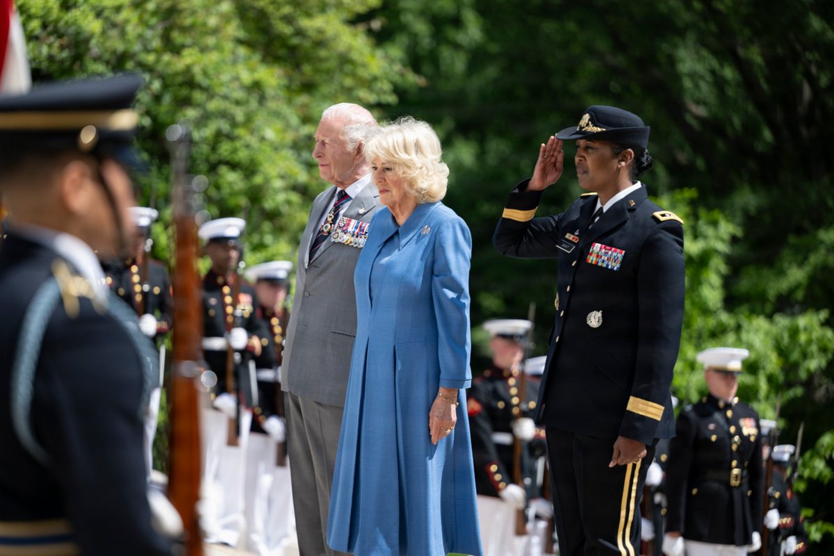 We were honored to welcome Their Majesties King Charles III and Queen Camilla to lay a wreath at the Tomb of the Unknown Soldier at Arlington National Cemetery today. We regret the inadvertent flag display error; however, the significance of the day remains unchanged, and the https://t.co/QFNOH6Mod3