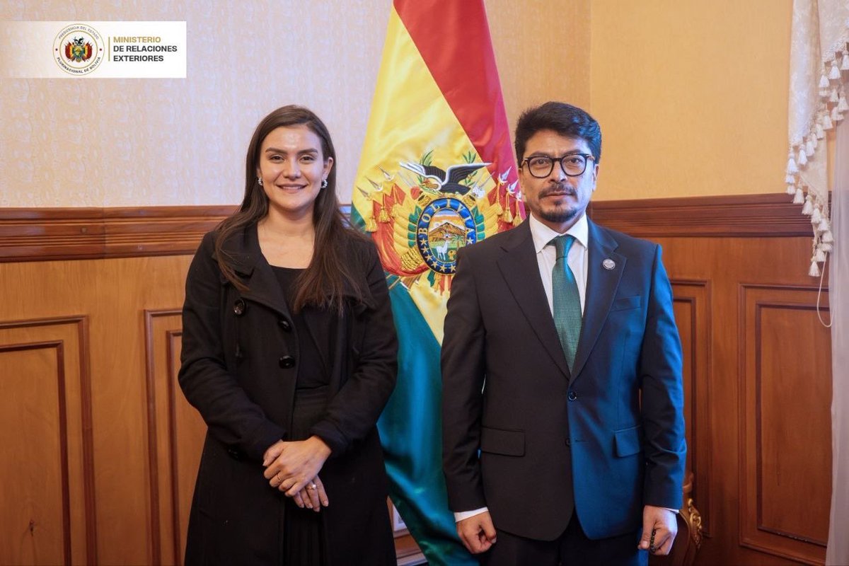 MRE_Bolivia's tweet image. Pando entra en el radar estratégico del Estado. 🇧🇴
El Canciller Fernando Aramayo lideró una reunión con la Gobernación de Pando, bancada parlamentaria e instituciones públicas para activar una agenda concreta de desarrollo fronterizo.

#Bolivia #Pando #DesarrolloFronterizo