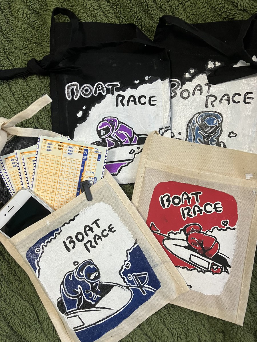 hare_4444's tweet photo. マークシート、お財布、スマホ
競艇場行くのに最低限が入るサコッシュ！
薄い板が埋め込まれてるからこの上でマークシート記入できるンゴ https://t.co/TNGtO09mNj