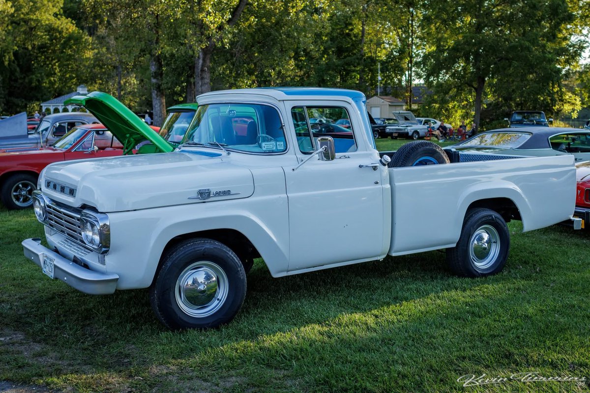 CDesi9's tweet photo. @TruckerDanUSA My Daily and the summer toy 😁 https://t.co/zM9gTNIwyg