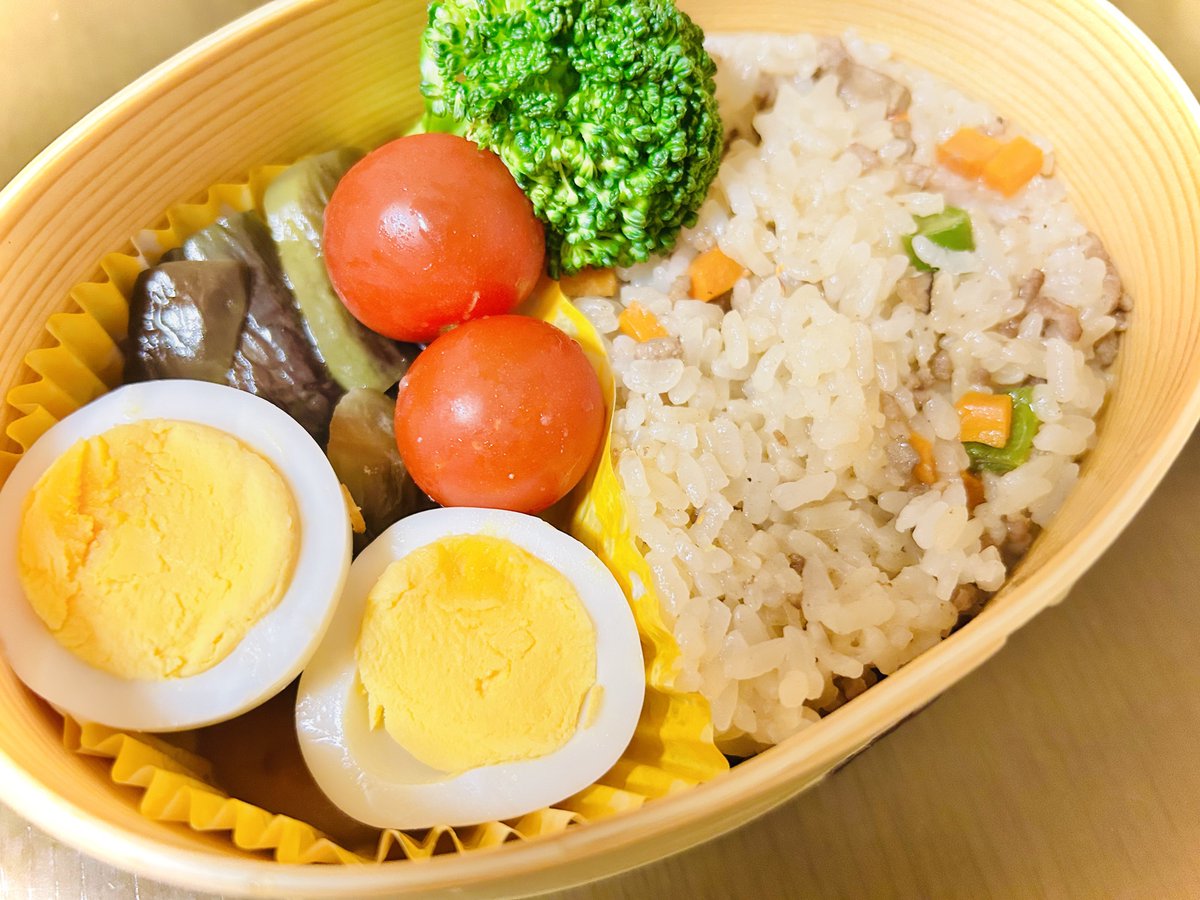 udlbb's tweet photo. お弁当

茄子の煮浸し
ゆで卵
トマト,ブロッコリー
炊き込みご飯

#お弁当 #お弁当記録 #料理好きな人と繋がりたい #曲げわっぱ #お弁当作り #お弁当作り楽しもう部 https://t.co/Jn1IvDj0uf