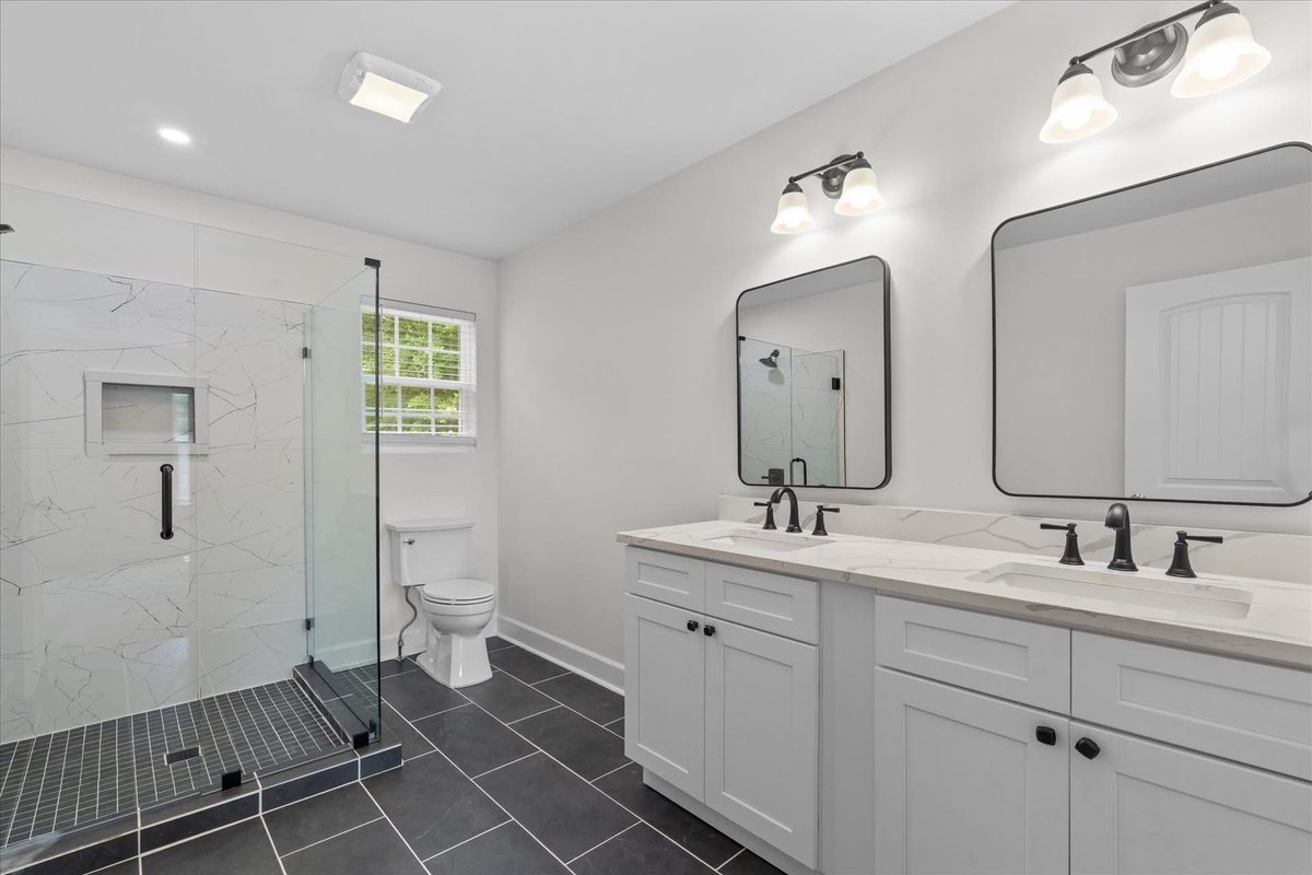 TrittRealty's tweet photo. ✨Just Listed in Lindale!✨

Welcome to 253 Mulberry Lane SE... where charm, comfort come together on 1.2 beautiful acres with no HOA.

✔3 Bedrooms and 2.5 Bathrooms
✔Rocking chair front porch
✔ Fenced-in backyard
✔Unfinished Basement

https://t.co/xH5XfK9LlE https://t.co/3J5oA4ef3s