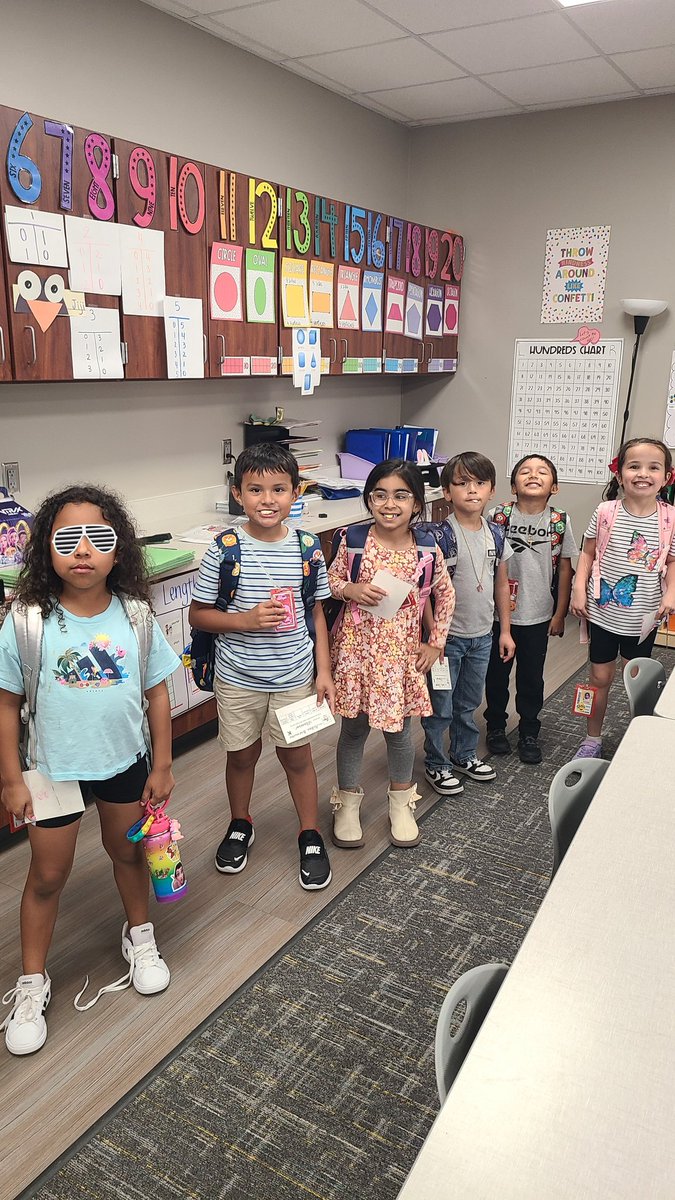 Ms_VillamizarBL's tweet image. G for Gum Day! 🫧 We had way too much fun chewing gum, learning to blow bubbles, and showing off our matching owls 🦉#kindergarten #bilingual #owls #bubblegum #MRobPRIDE @CyFairISD @MRobinsonElem
