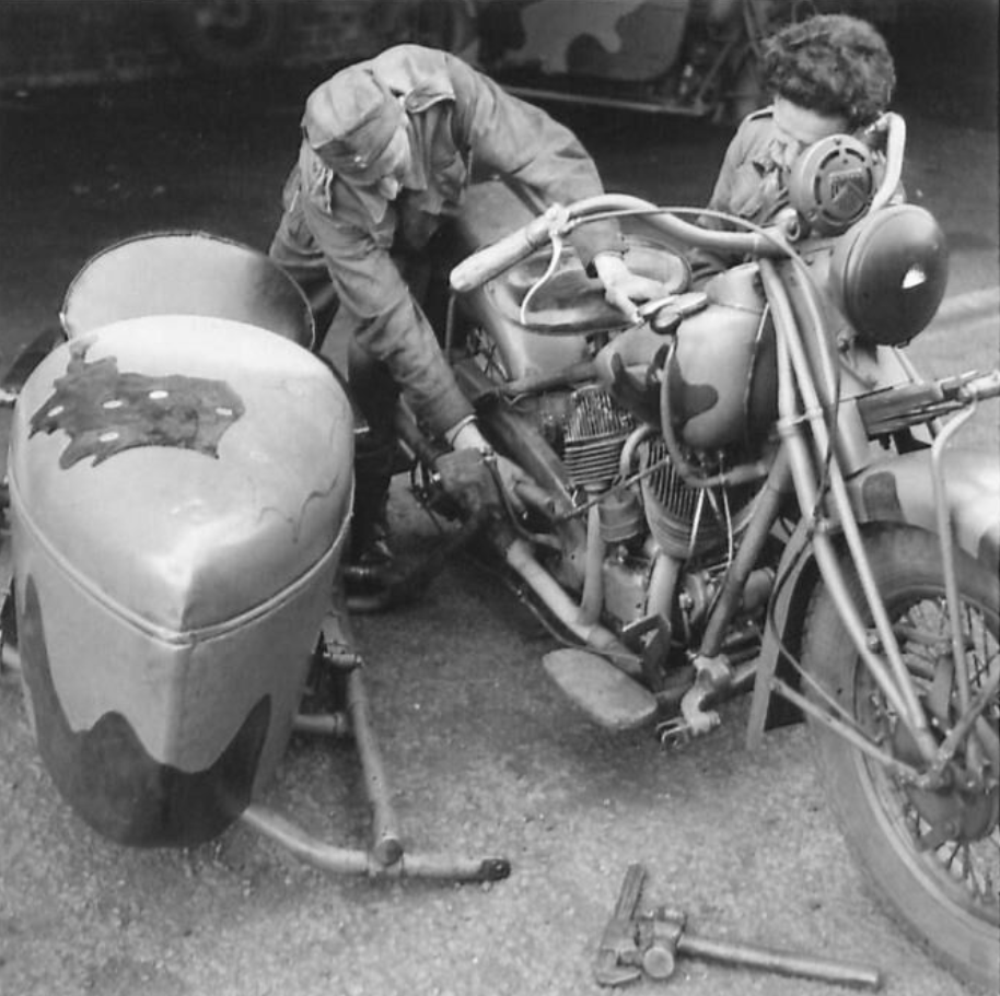 polandww2's tweet image. Troops from Polish I Corps work on a motorcycle during training in Scotland, #WW2. The bike has a map of an occupied #Poland🇵🇱 painted onto the sidecar. I Corps was a valuable training unit used to reinforce frontline Polish formations across the Western Front.

Source: @I_W_M