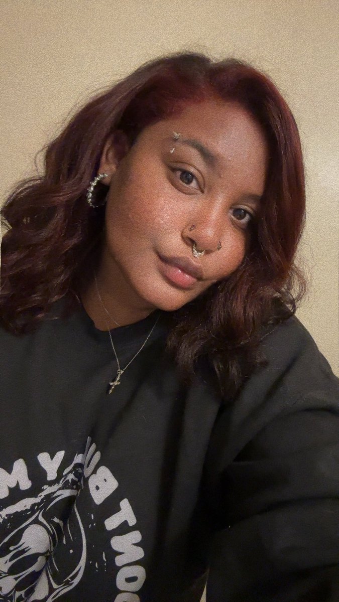 mikey’s black wife 🎸⋆⭒˚.⋆ tweet media