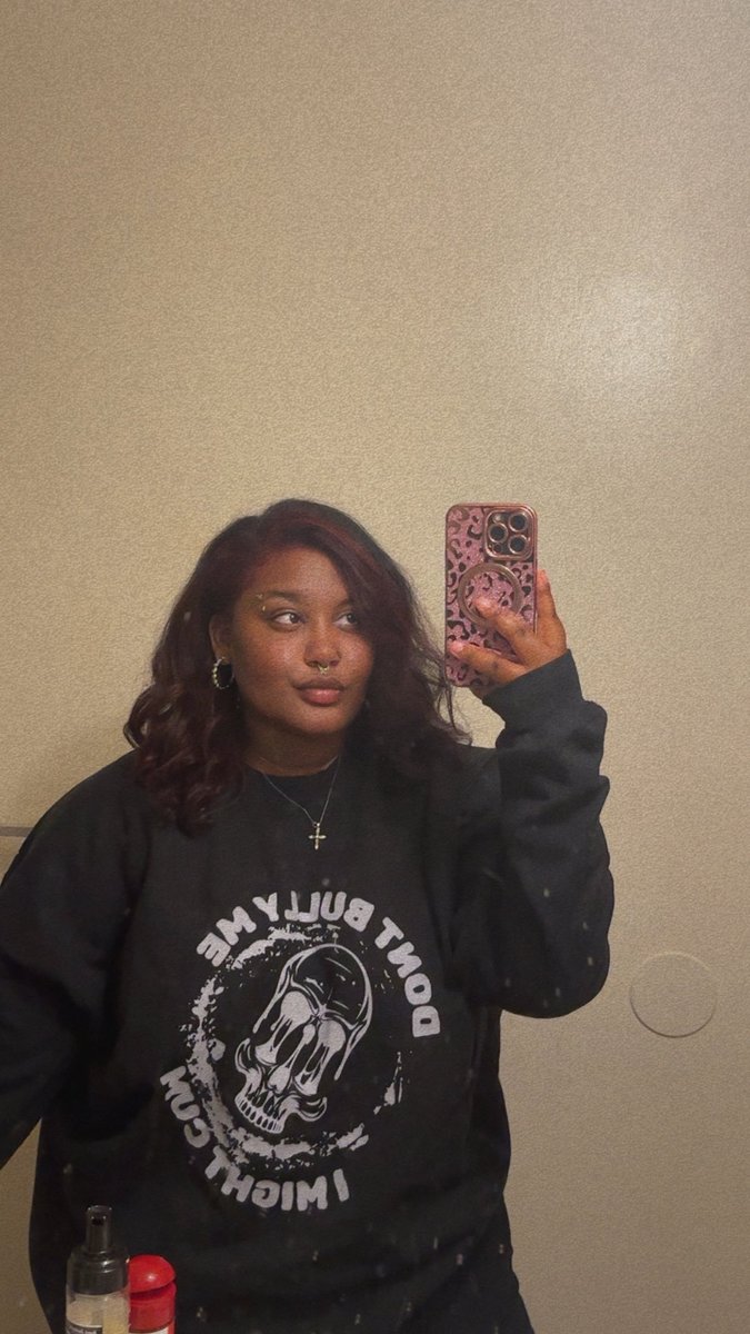 mikey’s black wife 🎸⋆⭒˚.⋆ tweet media