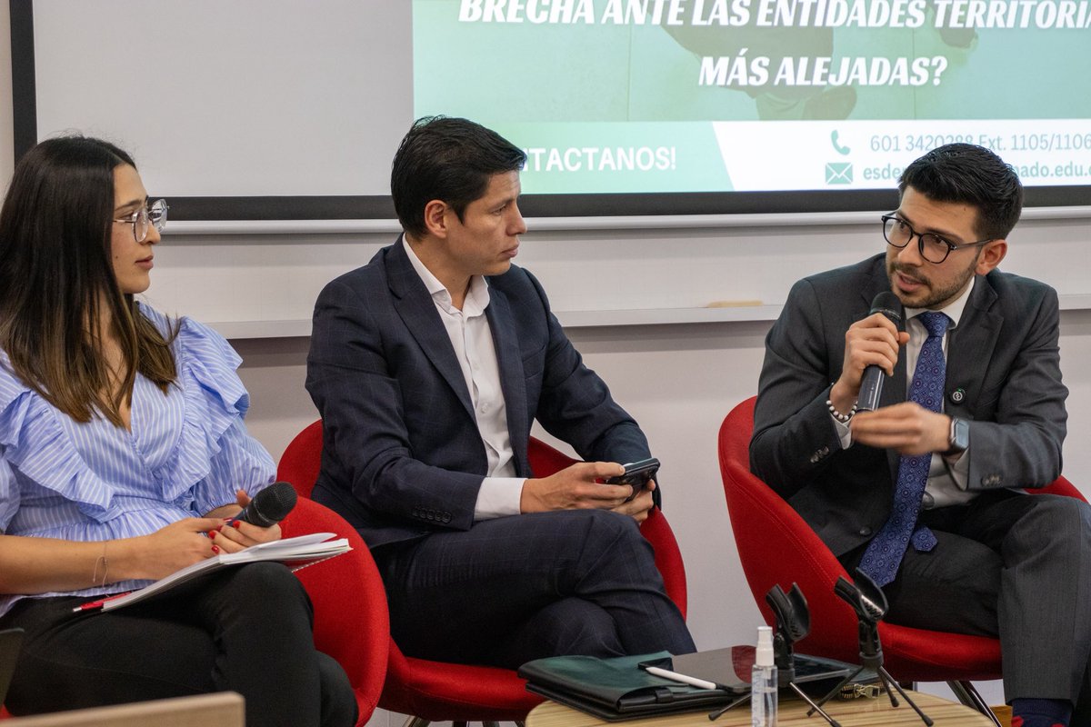 juridicadistri's tweet photo. La Secretaría Jurídica Distrital, participó del evento “Comunidad de Buenas Prácticas Regulatorias. Ciclos de conferencias Modernización del Estado Socialización de la Mejora Normativa”, desarrollado por el @DNP_Colombia en asocio con la @UExternado. https://t.co/UimhTIKusD