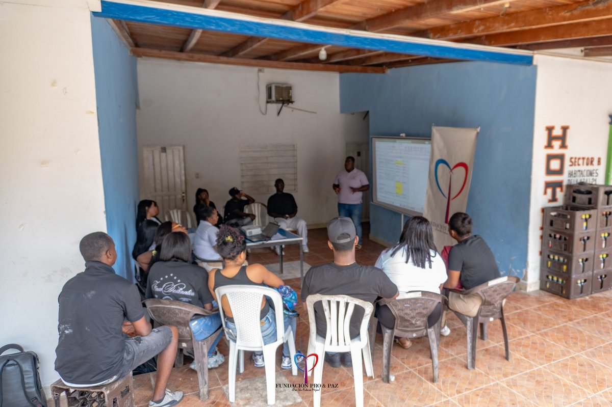 proypaz's tweet photo. Fortalecimos equipo en @proypaz  y proyectamos acciones claves para los próximos meses. 

Socializamos “Juventudes en Voz Alta”, que implementaremos gracias a Corporación  Itacho  para potenciar la Red Juvenil.

Alineamos rumbo, propósito y pusimos el autocuidado en el centro. https://t.co/W6wFUfAtb0