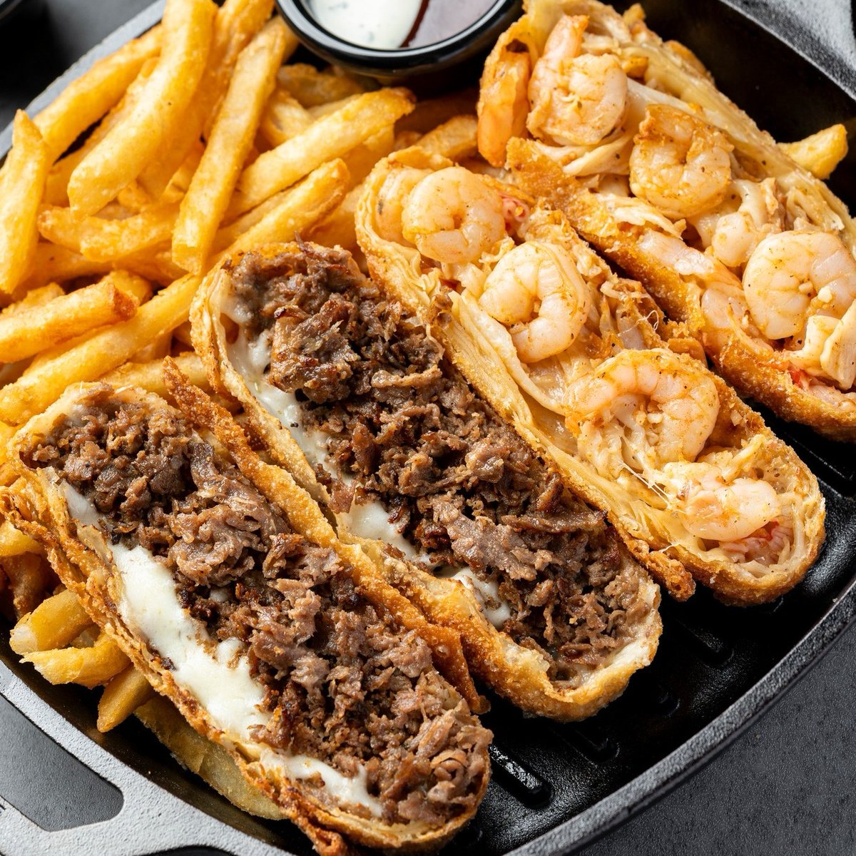 BecPurser's tweet photo. In case you missed it ... 3 more days in WR!!!

World Famous Egg Roll Truck returns to Warner Robins. What’s all the hype?

Asian fusion egg rolls such as Philly Cheesesteak, Seafood Supreme &amp; more.

 https://t.co/kicwB3I5rn https://t.co/h2QEEkEM1w