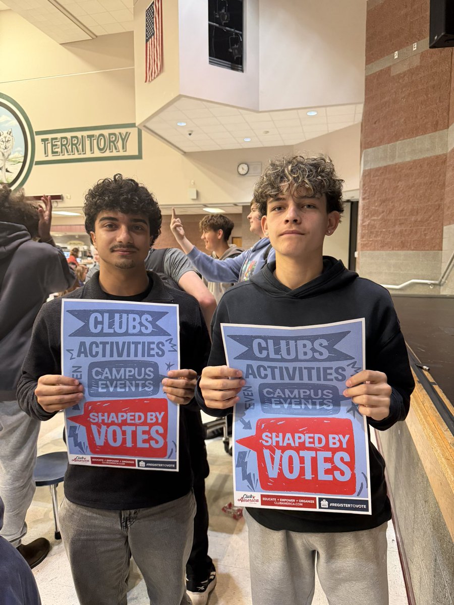 clubamericajhs's tweet image. Spent my lunch break bribing people into democracy 🍩🗳️ Handed out doughnuts, dropped some American trivia, and walked away with 30+ voter pledges. Civic duty never tasted so good 🇺🇸
@tpusastudents 
#GetOutTheVote #VoterPledge #americafirst