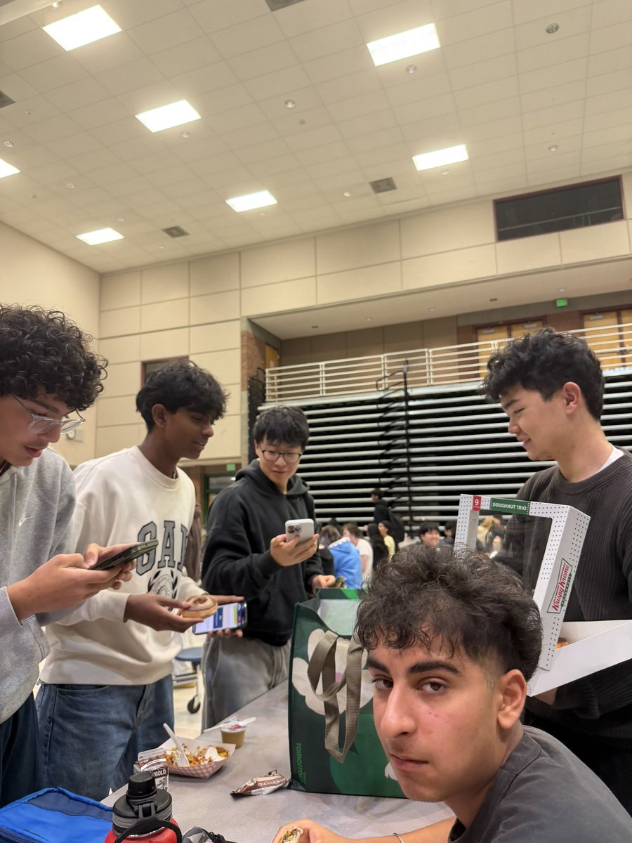 clubamericajhs's tweet image. Spent my lunch break bribing people into democracy 🍩🗳️ Handed out doughnuts, dropped some American trivia, and walked away with 30+ voter pledges. Civic duty never tasted so good 🇺🇸
@tpusastudents 
#GetOutTheVote #VoterPledge #americafirst