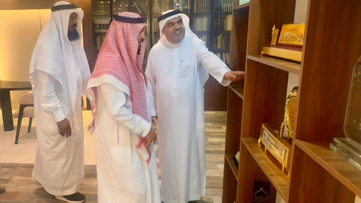 Alsuhaymi37's tweet photo. 🔹في ليلة أدبية استثنائية ازدانت بحضور نخبة من أهل الكلمة والشعر الذين شرفوني بزيارتهم وأحاطوني بكرم حضورهم، وهم:
د. عبدالرحمن العشماوي، د. منصور القش، د. عبدالعزيز الشاماني، الشاعر معبر النهاري، والأستاذ إبراهيم الحربي. https://t.co/bRA1SkMZGm
