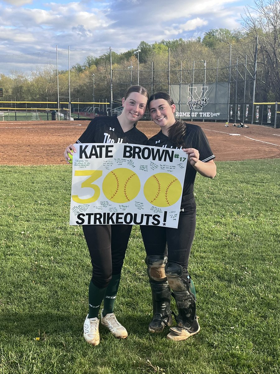 Huskies16uElite's tweet photo. 𝑯𝑰𝑮𝑯 𝑺𝑪𝑯𝑶𝑶𝑳 𝑷𝑰𝑻𝑪𝑯𝑰𝑵𝑮 𝑮𝑬𝑴 💎

Congratulations to @KateBrown2027 on her 300th strikeout for @YorktownSB 🙌

#GDTBAH #DogsUp @3N2Sports @EStateHuskies https://t.co/p6kPQwMdao