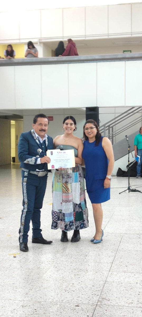 🎶✨ El cantante de bolero ranchero de la UAEH, Pedro Jaén, compartió un momento especial con música regional mexicana junto a estudiantes de la Escuela Preparatoria No. 1 en Ciudad del Conocimiento. 🙌

#CulturaUAEH #SomosCultura #UAEH