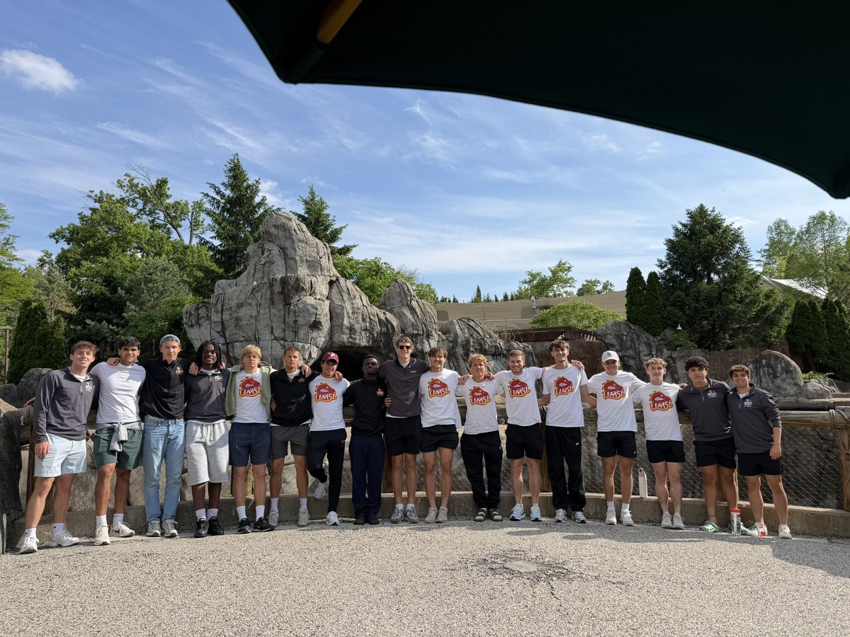UMSLMSOC's tweet photo. Nothing says team like a trip to the St. Louis Zoo! 

#SetTheStandard https://t.co/mD63kHO4gL