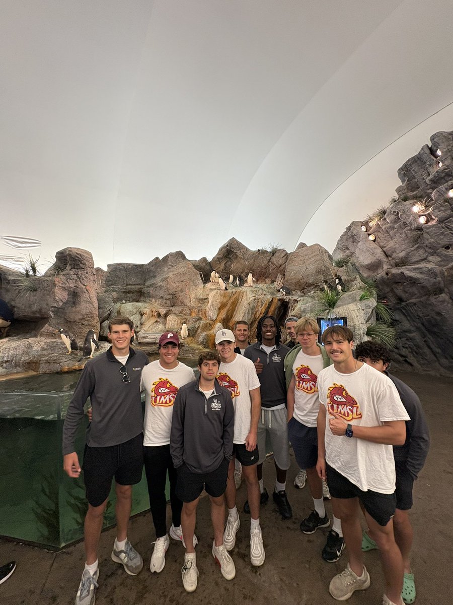 UMSLMSOC's tweet photo. Nothing says team like a trip to the St. Louis Zoo! 

#SetTheStandard https://t.co/mD63kHO4gL