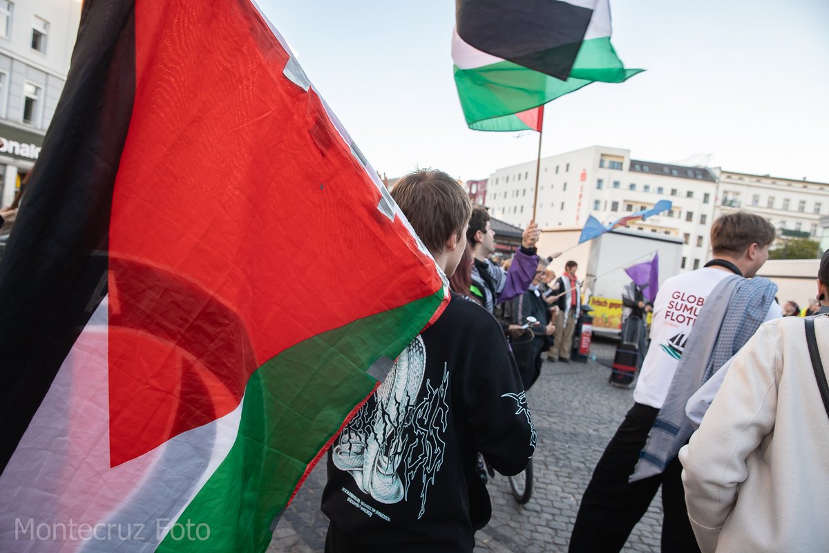 Montecruzfoto's tweet photo. 30.04.2026 Berlin. Young activists gathered at Hermannplatz to protest against the interception of several ships and the detention of members of the international Flotilla to Gaza by the Israeli government in international waters. 

#B3004 #GlobalSumudFlotilla #berlinprotests https://t.co/zDoM5n9wNz