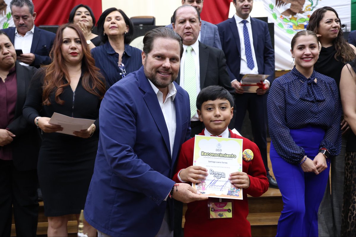 otnielgarcia's tweet photo. Hoy llevamos a cabo el Parlamento Infantil en el Congreso del Estado de Durango🏛️Un espacio donde niñas y niños ejercieron su derecho a expresarse, compartir ideas, proponer soluciones para su entorno Escuchar sus voces no solo es
importante,fundamental yconstruir mejor futuro https://t.co/YifQB0hkY4