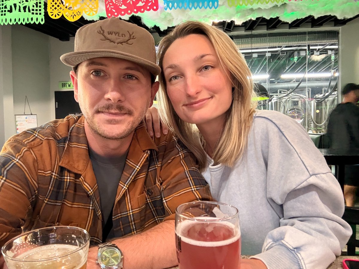 CoupleofGriffs tweet media