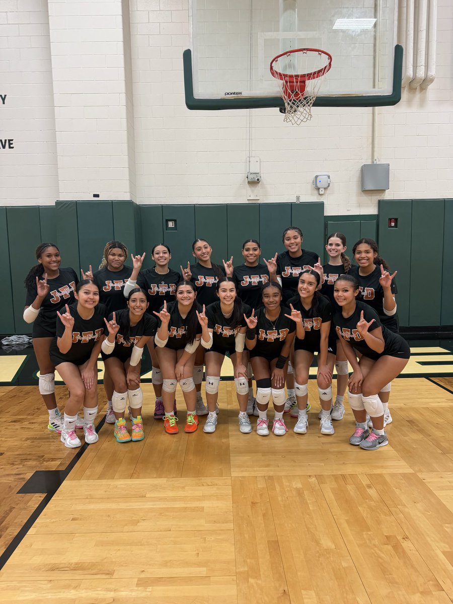 DHSVB2016's tweet photo. Girls getting better every day! Much improvement seen. Keep working girls, season right around the corner! 🧡🤘🏼🤍 #dobiepride #asone https://t.co/EI7W2AA2K5