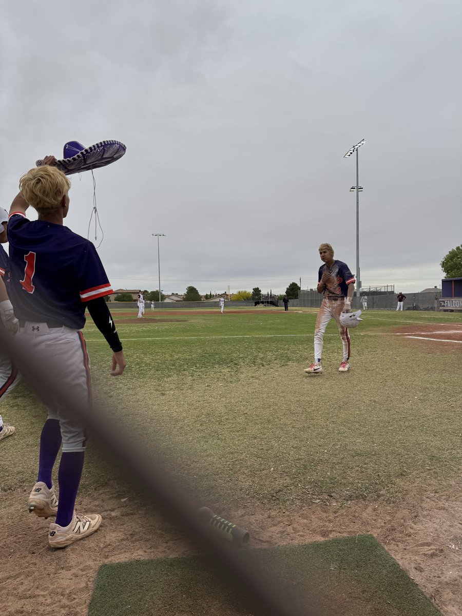 Val_Rmz80's tweet image. The tubs coming in hot with the first hit and the first scoring run of the bi-district playoff game! Come out and support tomorrow, let’s get loud! 💜🙌🏼 #ehs #classof2026 @sisd @EHS_FalconBSBL @Desigo13 @AGomez_EHS @Fchavezeptimes @KFOX14