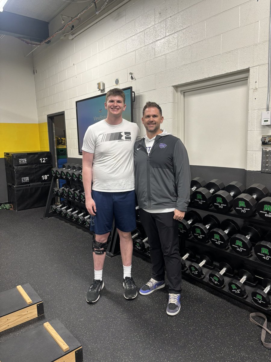 TAtwellOT27's tweet photo. Thank you @CoachBufordJ for stopping in Maryville to talk to me about @KStateFB! @SpoofhoundFoot1 @CoachM_Schmidt @coachliddle @DmitriEmmanuel #EMAW https://t.co/1GbvMVZfVH