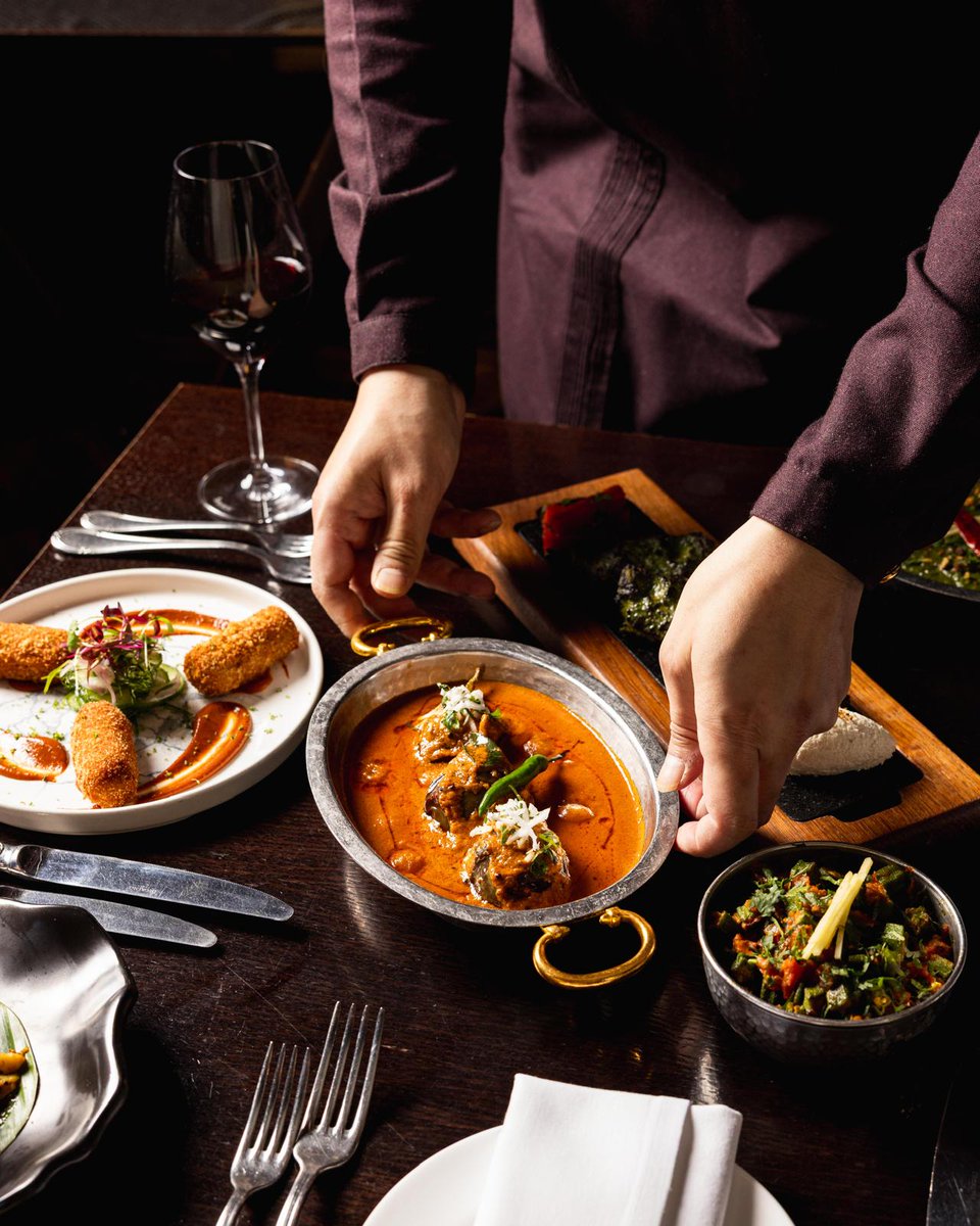 SurenderChef's tweet photo. The best Indian restaurant in London, where authenticity, flavour and innovation come together in perfect harmony. At @jamavarlondon, every dish carries a story from the heart of India ✨ 

@MichelinGuideUK #MichelinStar #JamavarLondon #indiancuisine #Mayfair #london https://t.co/rGEgRA0WJJ