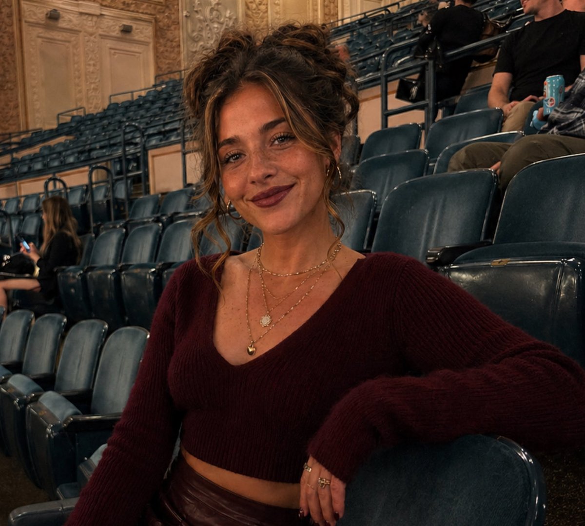 BeccaOutdoors's tweet image. @qotsa show in #portland this week 🤩🌹💡🔪🍷  #iykyk #tour #livemusic
