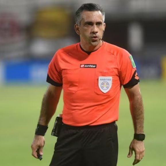 Árbitros confirmados para el domingo:

Olimpia vs Ameliano - Juan Gabriel Benítez

Recoleta vs Cerro Porteño - Carlos Paul Benítez

Ambos partidos a las 09:30 hs. 

#SuperDeport 
<a href="/latribu1120am/">La Tribu Deport 1120 AM</a>