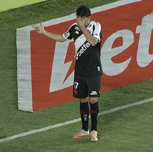 coisas que só acontecem com o Vasco tweet media