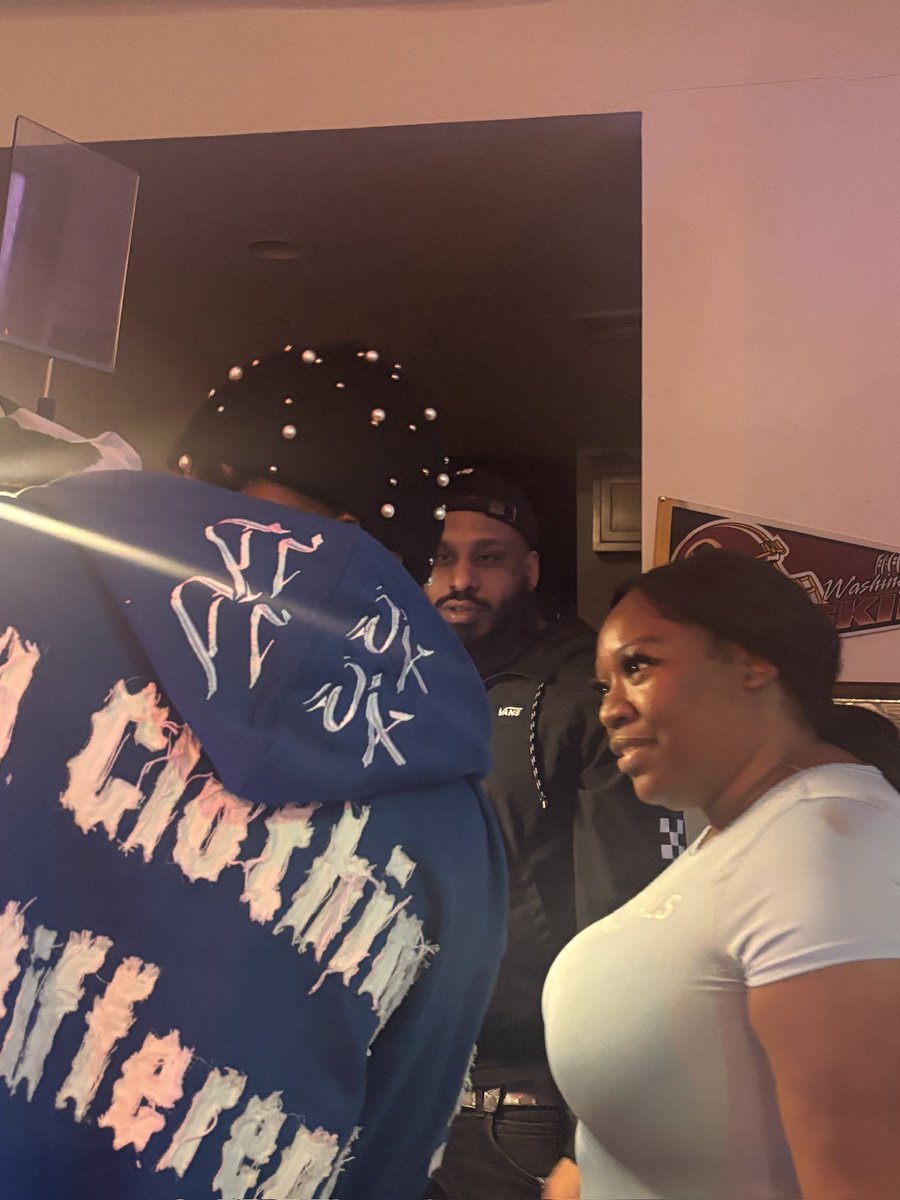 MalikaHustle's tweet image. you might wanna fire this bitch sir.. just sayin.. @MeekMill 

and start from scratch atp. cause hitting licks off the community you swear you for is NOT cool. #DreamChasers #MeekMill