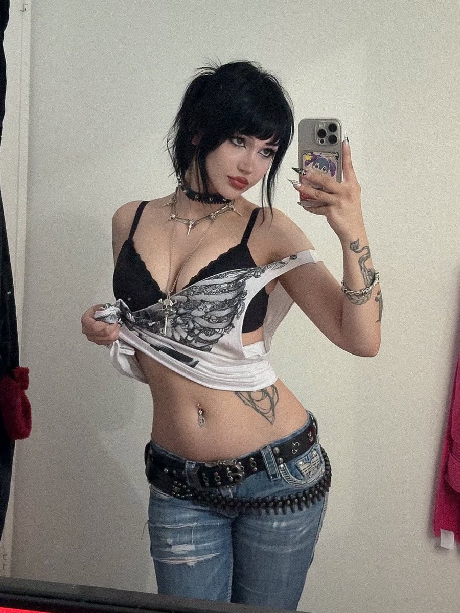 Mandy tweet media